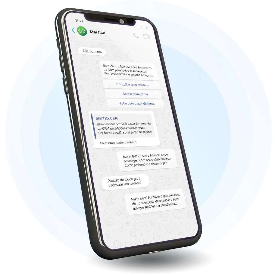 A imagem mostra um celular iPhone exibindo uma mensagem de texto na tela. A mensagem é da plataforma StarTalk CRM, uma ferramenta de gerenciamento de relacionamento com o cliente (CRM). A mensagem mostra um diálogo entre um usuário e a assistente virtual Analice. O usuário solicita ajuda para cadastrar um novo usuário na plataforma.